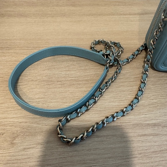 Chanel small teal filigree vanity crossbody bag - Picture 5 of 11